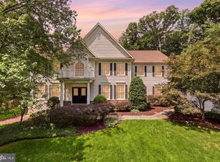 9704 Mill Run Dr, Great Falls, VA 22066