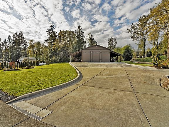 Detached Garage