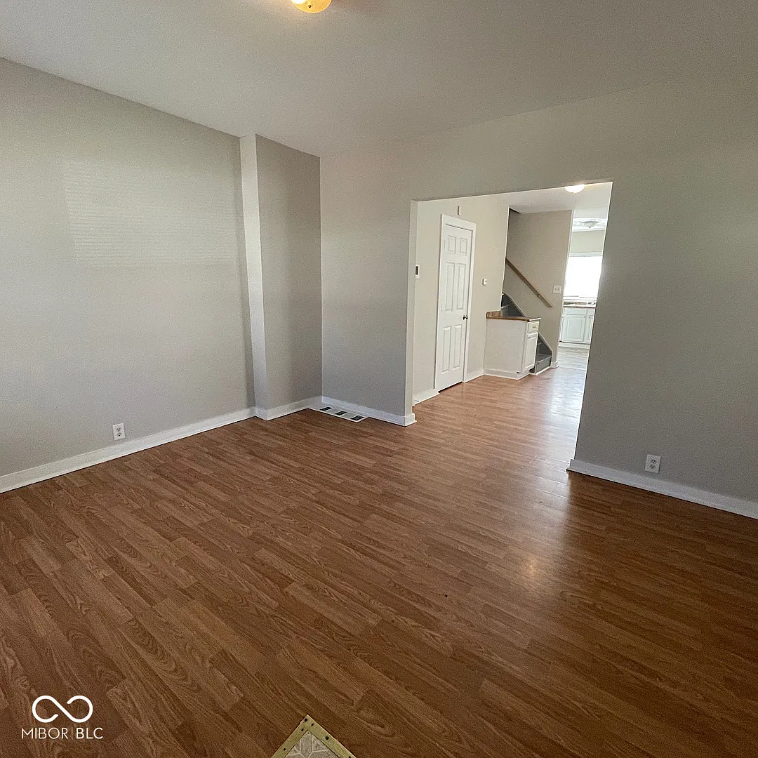 2 bed, 1.5 bath, 1113 sqft, $899 — Photo 3