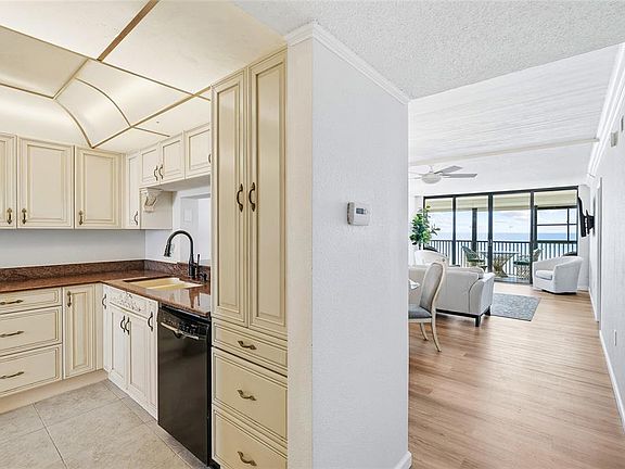 5th image of 15462 Gulf Blvd APT 601