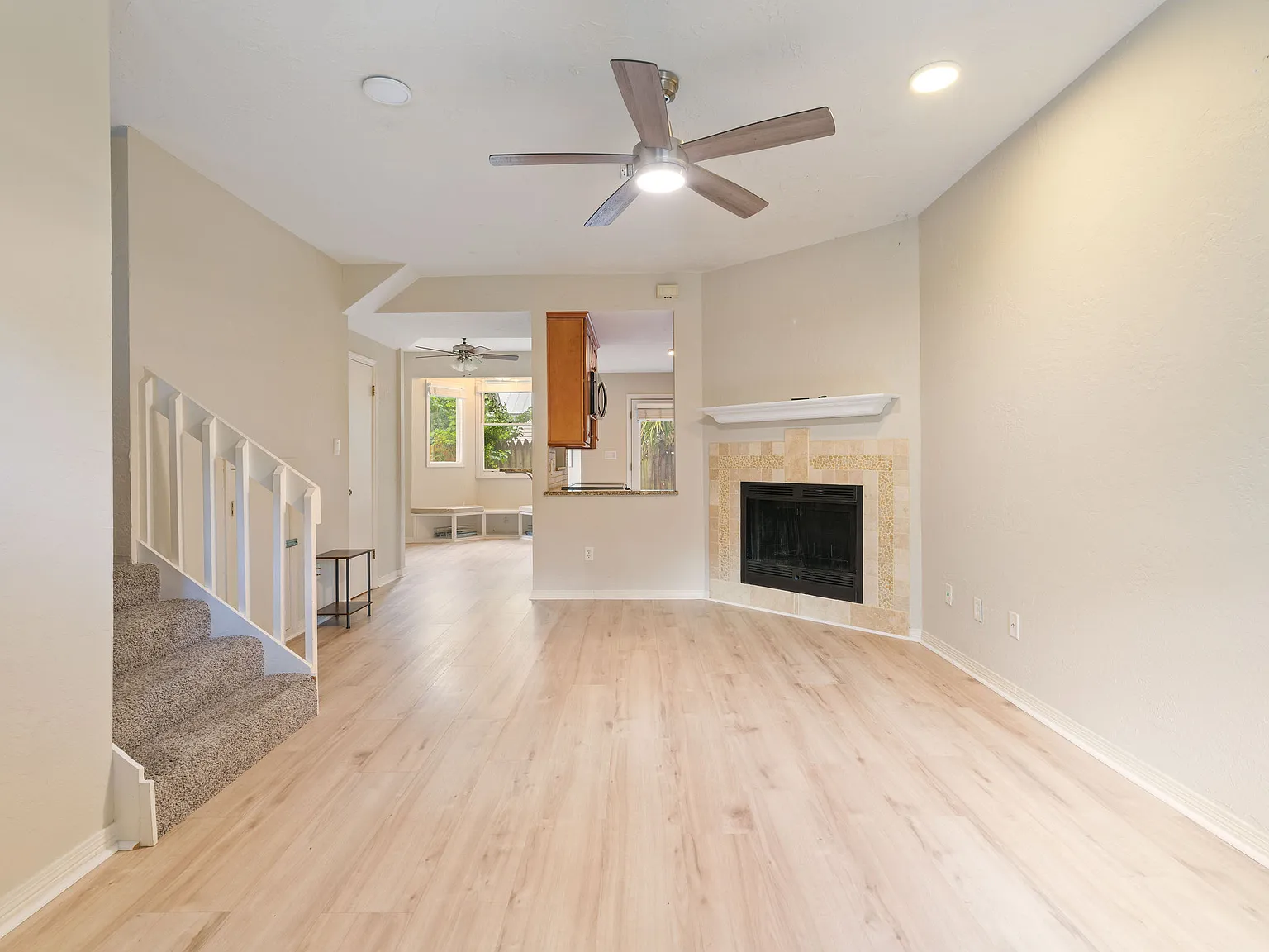 2 bed, 1.5 bath, 1131 sqft, $2,700 — Photo 3