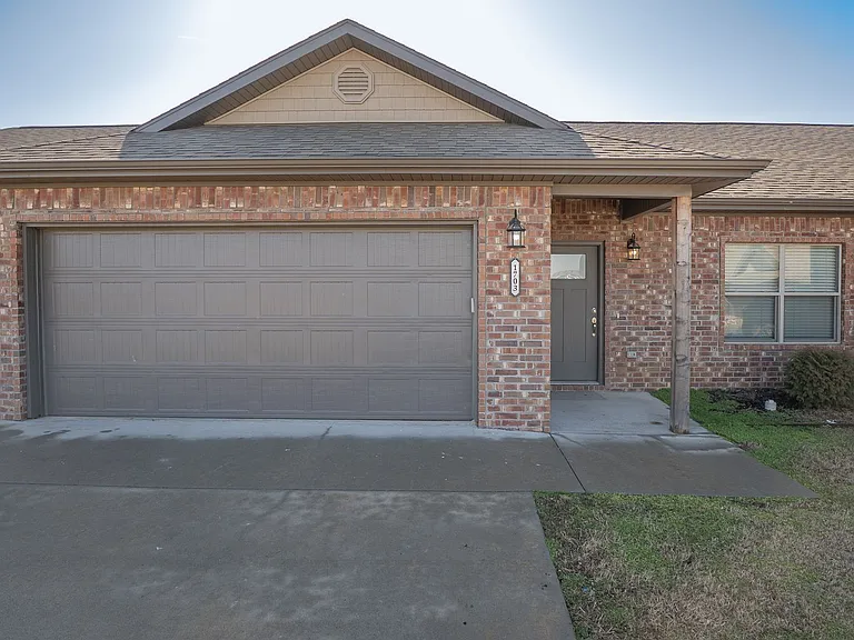 1703 Booker Cir — Photo 1