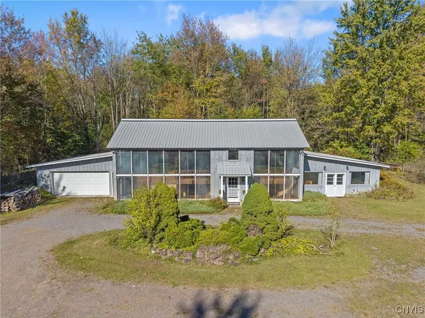 331 Dutcherville Rd, Bernhards Bay, NY 13028