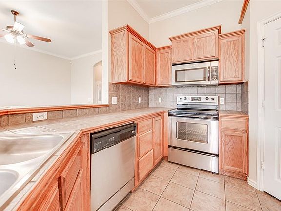 5th image of 2281 Blue Jay Dr