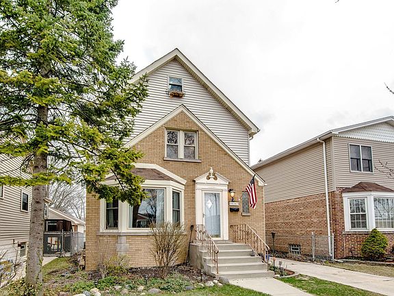3rd image of 10547 S Troy St