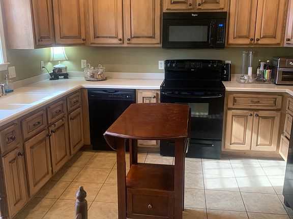3rd image of 413 Brookstone Dr