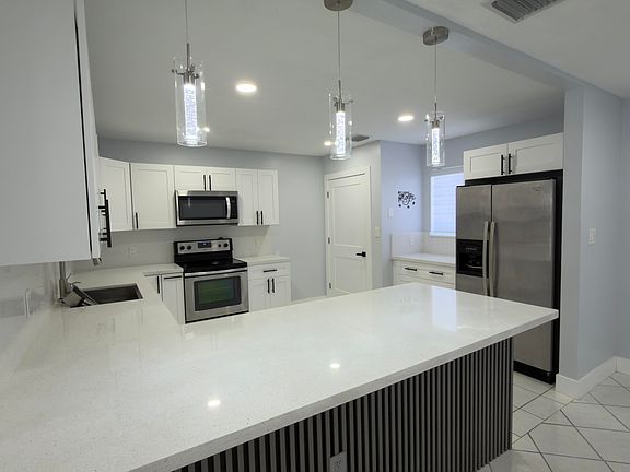 4th image of 101 Marina Ave
