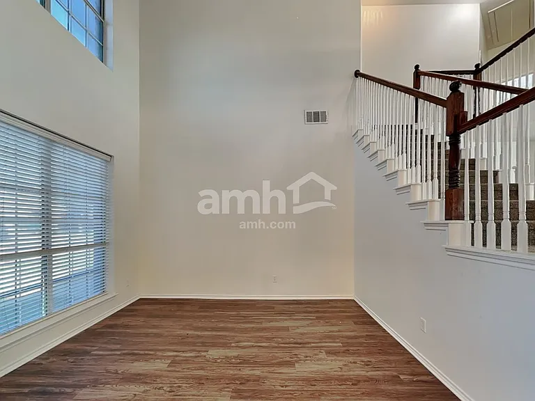 617 Bur Oak Dr — Photo 8