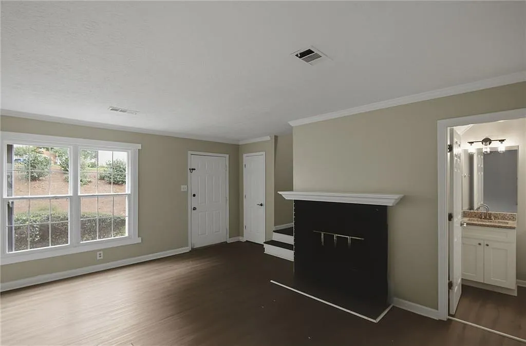2 bed, 2.5 bath, 1240 sqft, $1,958 — Photo 2