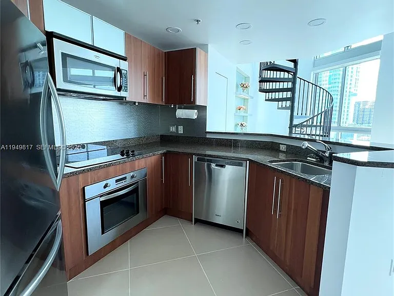 300 S Biscayne Blvd #L-814 — Photo 17