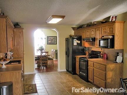 Kitchen
						:
						Tile Floors