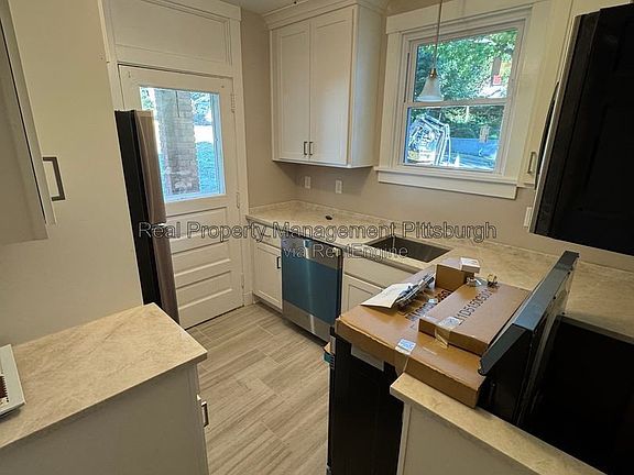 5th image of 107 N Meadowcroft Ave