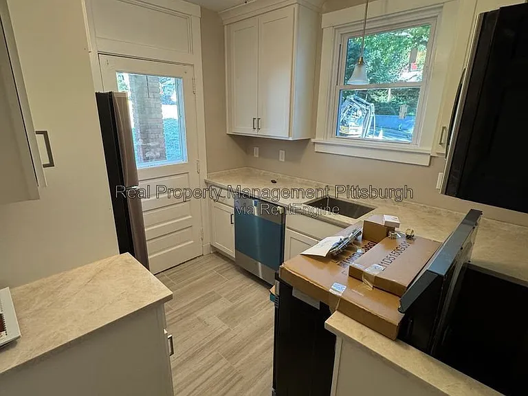 107 N Meadowcroft Ave — Photo 5