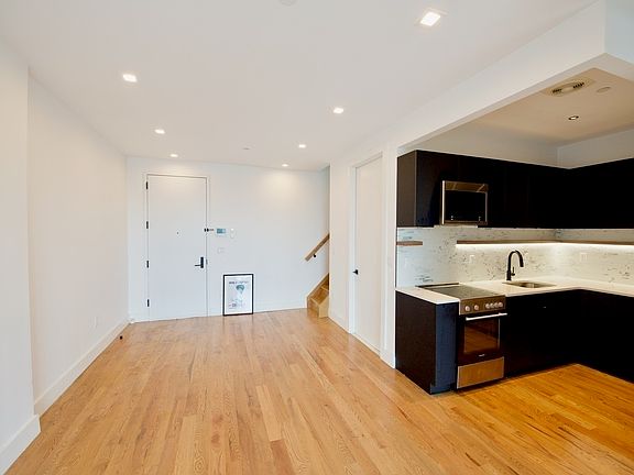 2nd image of 1516 Fulton St #7
