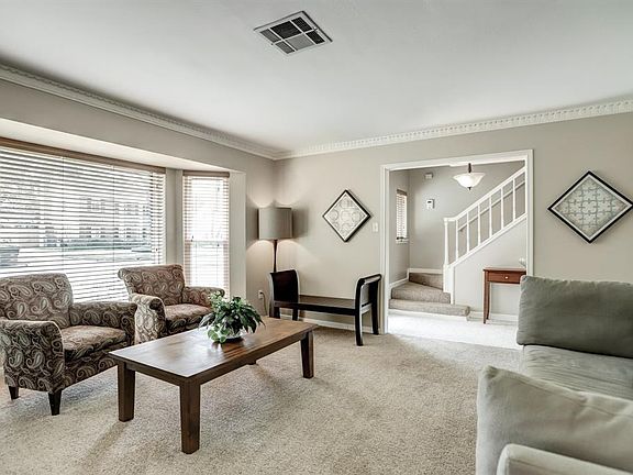 Formal living area (approx. 16'x15').