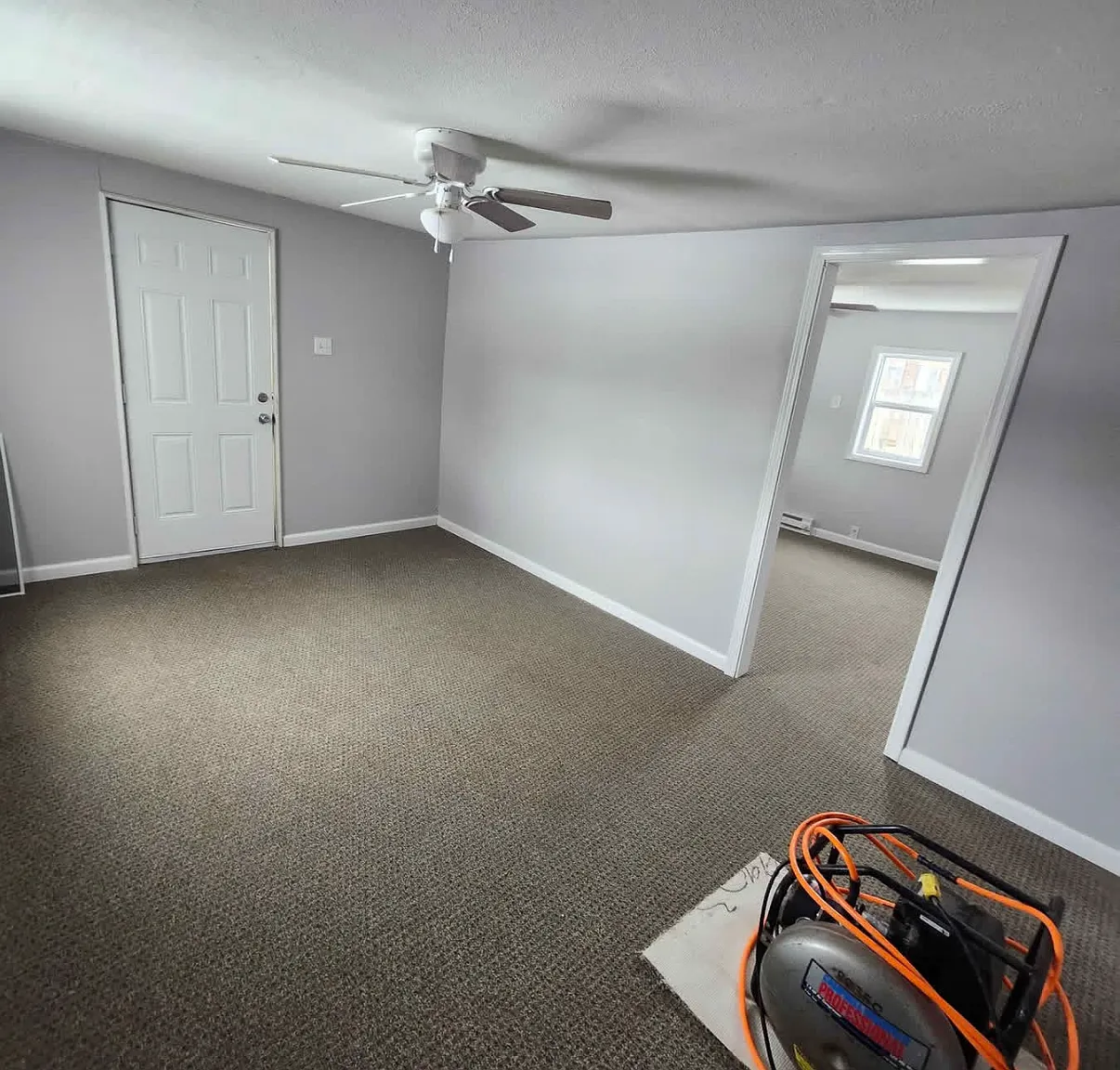 3 bed, 1000 sqft, $1,395 — Photo 2
