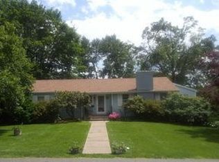 71 Iroquois Rd, West Hartford, CT 06117