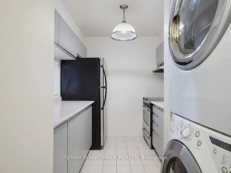 250 Brittany Dr #207 — Photo 4