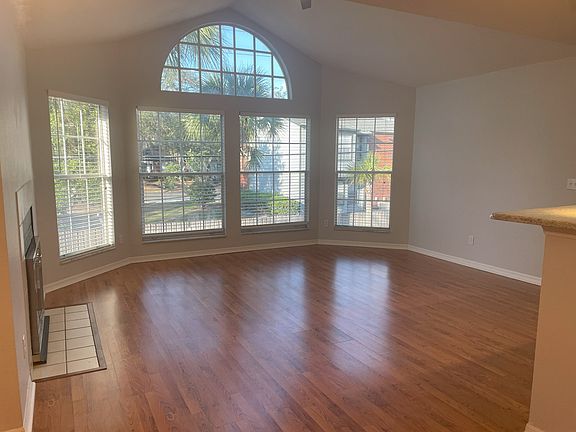 4th image of 675 Youngstown Pkwy #1