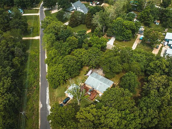 5th image of 1911 Lakeshore Dr