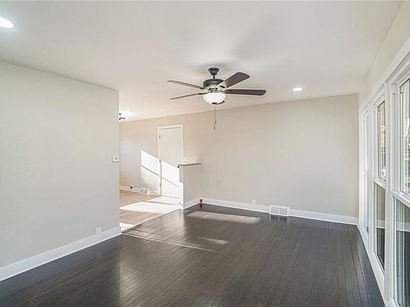 5th image of 11201 Corrington Ave