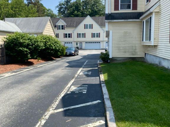 4th image of 192 Kinsley St