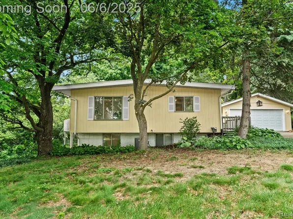 219 Beaver St, Brighton, MI 48116