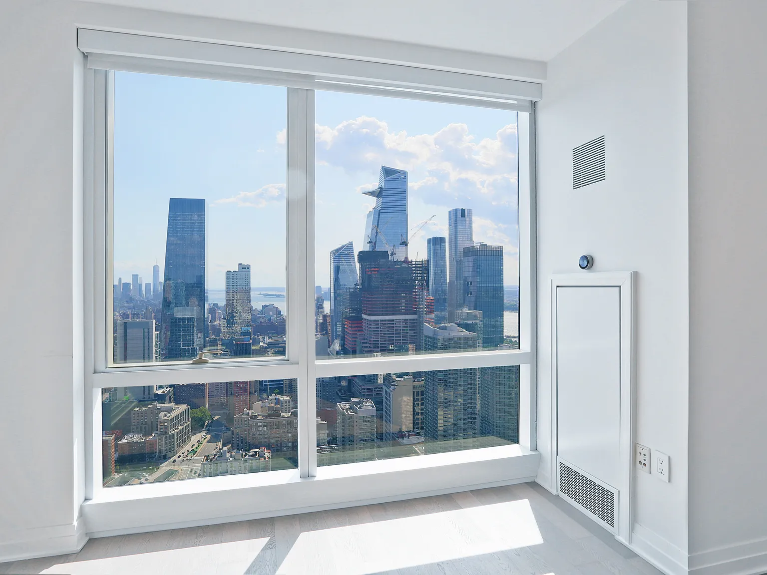 460 W 42nd St — Photo 2