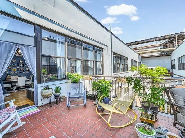 300 Communipaw Avenue image 4 of 34