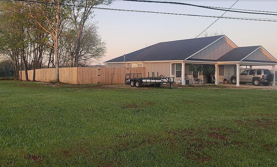1st image of 190 Royal Dr S