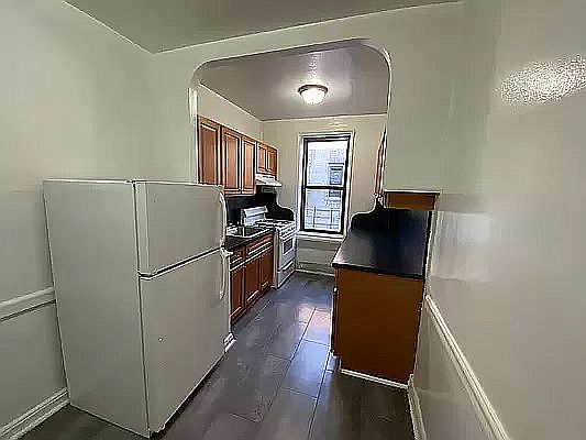 3rd image of 40-45 Hampton St #Jj