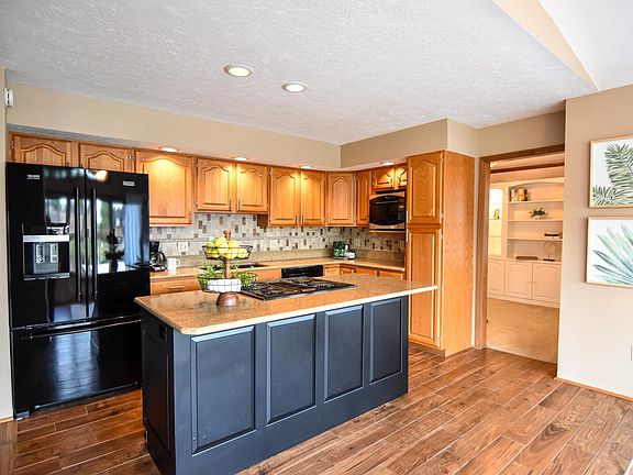 5th image of 830 Kirkwood Dr