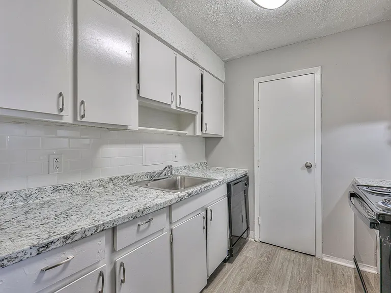 4646 Nolensville Pike — Photo 32