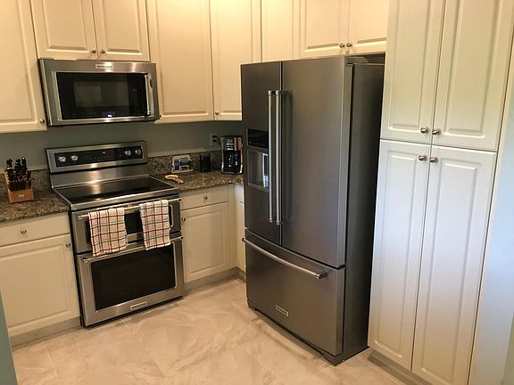 4th image of 3310 Lakeside Dr #43