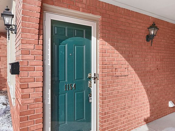 3rd image of 1154 Canterbury Sq N