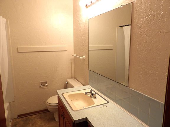 5th image of 2438 NW 41st St