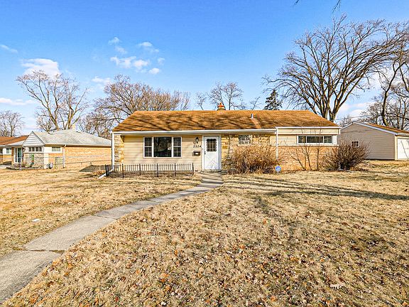 2nd image of 2524 Locust Rd