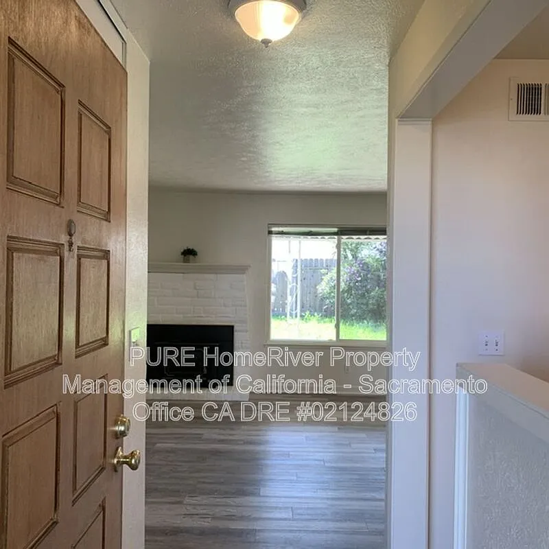 3 bed, 1.5 bath, 1032 sqft, $2,495 — Photo 4