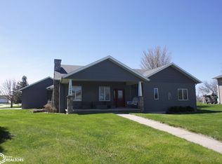 1004 Fair Meadow Dr, Webster City, IA 50595