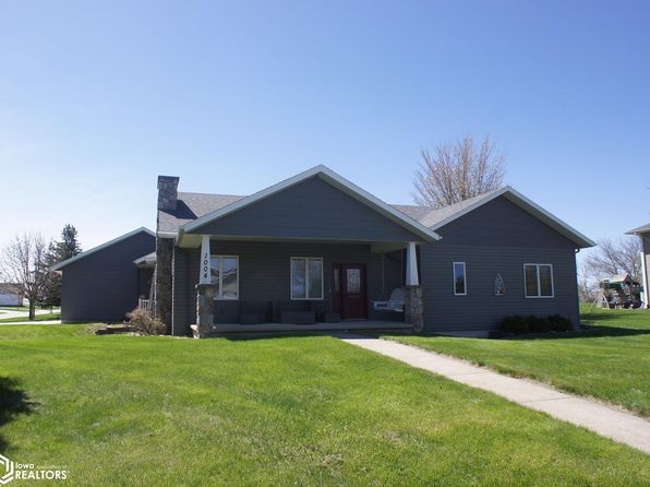 1004 Fair Meadow Dr, Webster City, IA 50595