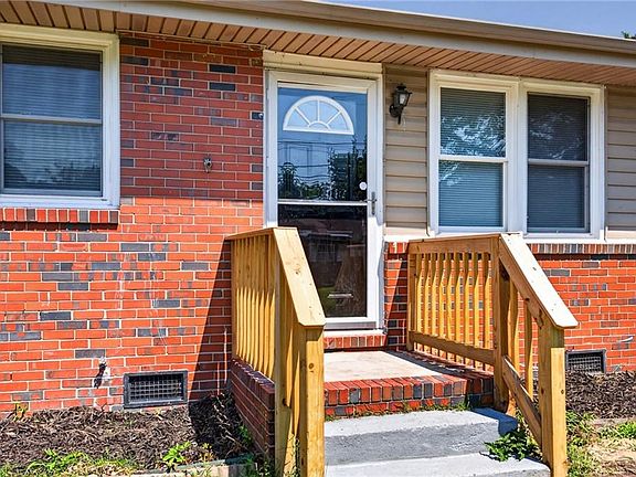 3rd image of 405 Keith Ct