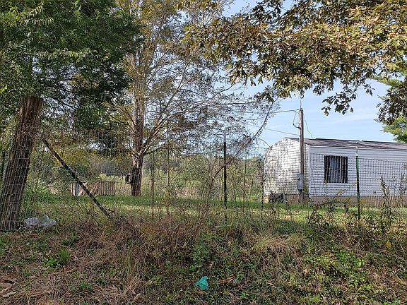 4th image of 605 County Road 804