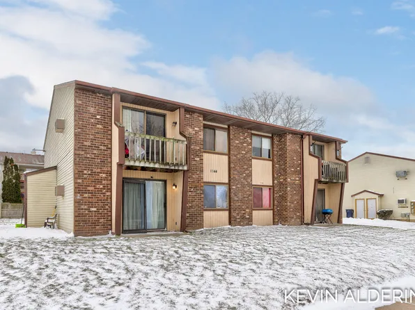 1144 Country Ln, Holland, MI 49423