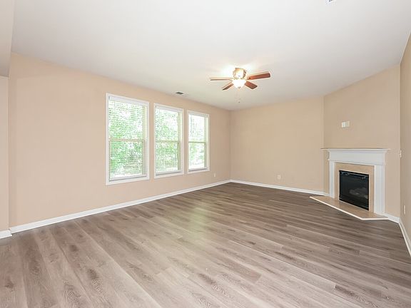 4th image of 795 Westmoreland Ln