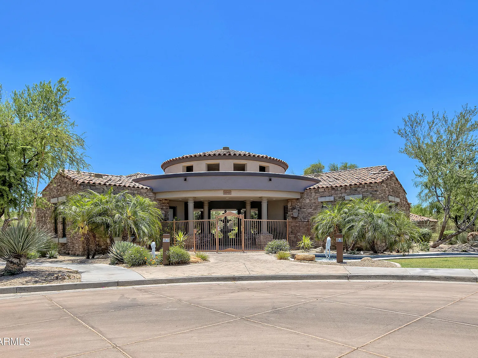 3 bed, 3.5 bath, 2305 sqft, $4,000 — Photo 3