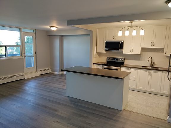 3rd image of 541 Blackthorn Ave #508