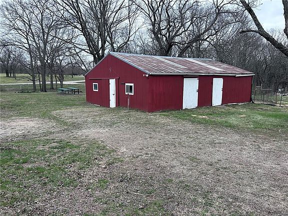 5th image of 835 N 1710th Rd