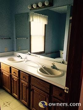5th image of 821 Northwestern Ave