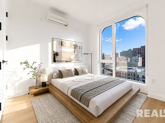 4th image of 953 Dean St #830