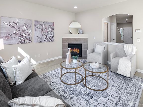 Light and Bright Living Room>